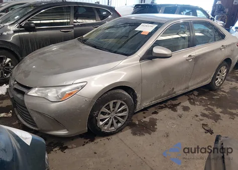 2016 Toyota Camry Le z USA, uszkodzony, nr VIN 4T1BF1FK2GU221328